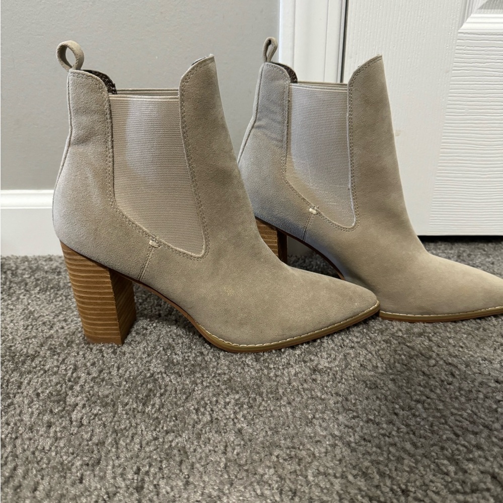 Impression online boutique boots size 8 never worn